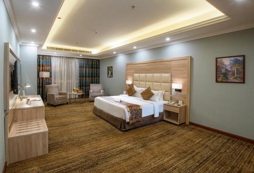Postel nebo postele na pokoji v ubytování Iridium 70 Hotel