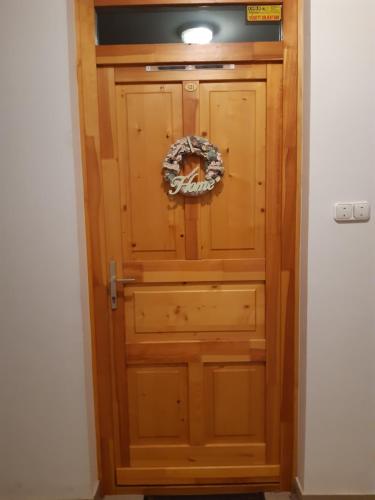 a wooden door with a wreath on it at Pipacs in Békéscsaba