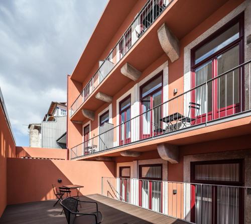a balcony of a building with two chairs on it at Uma Formosa Apartments in Porto