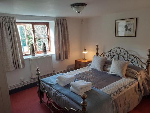 מיטה או מיטות בחדר ב-Witherhill Granary
