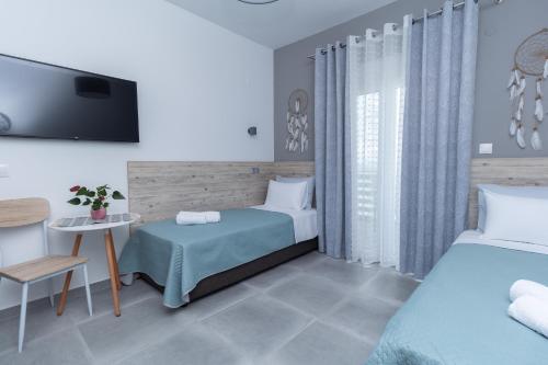 Una cama o camas en una habitación de Golden Seaside 2