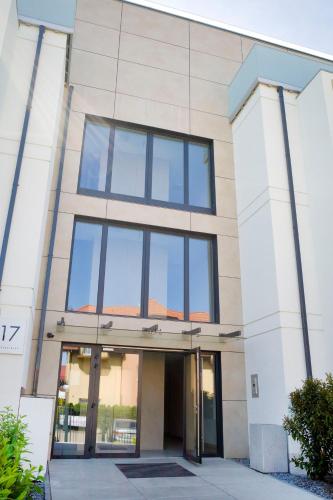 an office building with large glass windows at Platinium Rewal Aparthotel 17 in Rewal