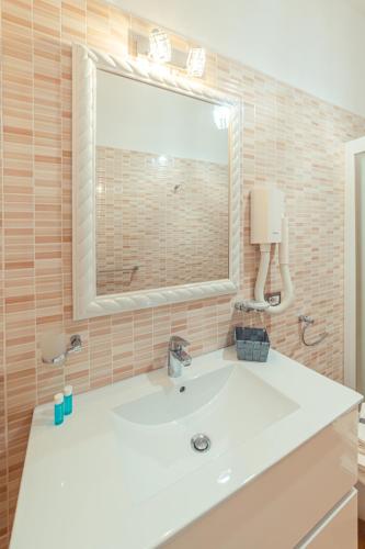a bathroom with a sink and a large mirror at Elegant R&B Floridia in Taormina