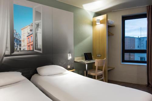 Postel nebo postele na pokoji v ubytování B&B HOTEL Rouen Centre