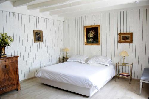 Postel nebo postele na pokoji v ubytování Gîte de charme Courjumelle