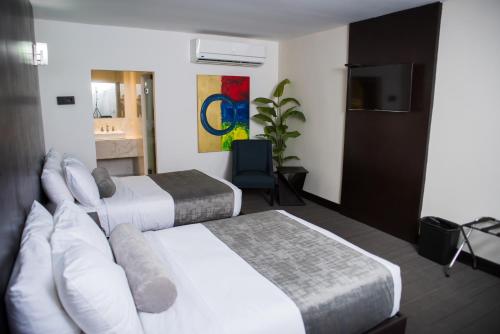 Postel nebo postele na pokoji v ubytování Stay Inn Hotels