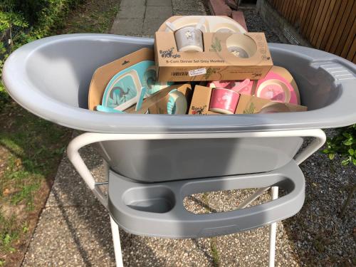a trash can with boxes in it at Vakantiewoning Ouddorp - kindervriendelijk in Ouddorp