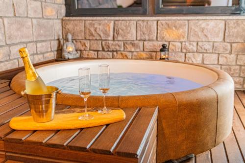 Fotografia z galérie ubytovania Jacuzzi - Flexible SelfCheckIns 20 - Zagreb - Luxury - Garage - Smart - Brand New - Apartments Repinc v Záhrebe