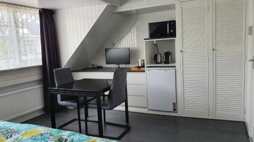 TV a/nebo společenská místnost v ubytování Guesthouse Zandvoort