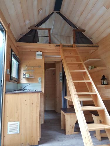 Virtuve vai virtuves zona naktsmītnē Insolite Tiny House Sérénité Bien Être