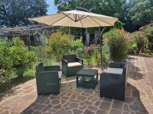 Κήπος έξω από το Agriturismo Monteroseo