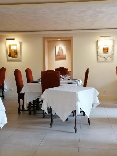 Posezení v ubytování l'echo et l'abbaye