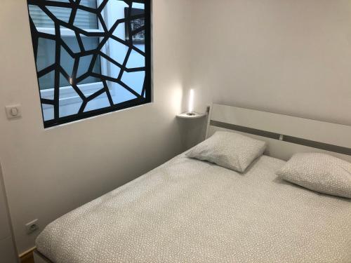 Katil atau katil-katil dalam bilik di Appartement avec jardin