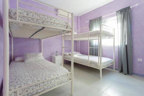 Двухъярусная кровать или двухъярусные кровати в номере La Almadraba