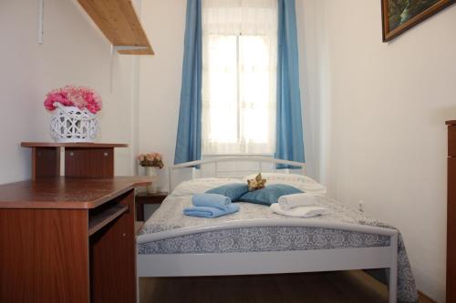 Una cama o camas en una habitación de Apartment Retro III