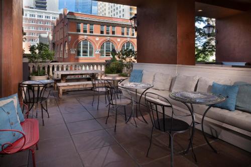 Hotel Valencia Riverwalk Image