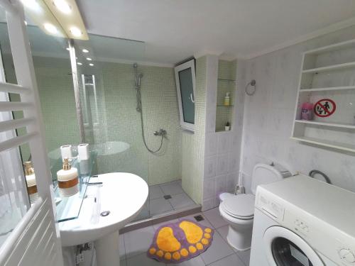 Kúpeľňa v ubytovaní Lefkada SunCentral Apartments