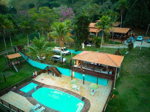 an aerial view of a house with a swimming pool at Fazenda Lagoa Azul in Silva Jardim