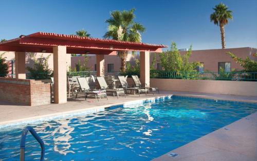 Bazén v ubytování GetAways at Havasu Dunes Resort nebo v jeho okolí