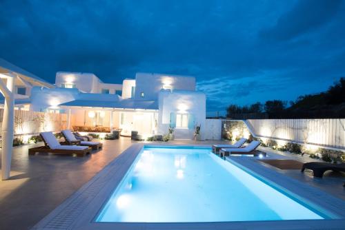 Kolam renang di atau dekat dengan TIFFANYS VILLAS