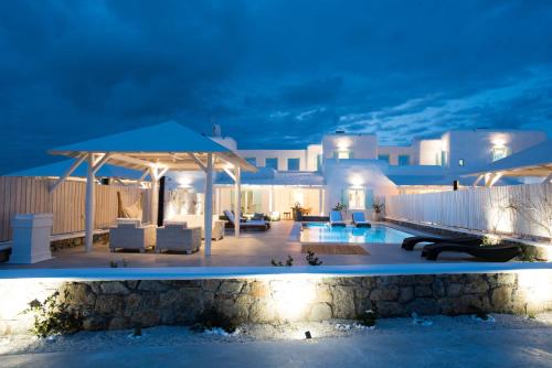 Kolam renang di atau dekat dengan TIFFANYS VILLAS