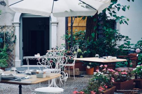 Κήπος έξω από το Greif Boutique Juna