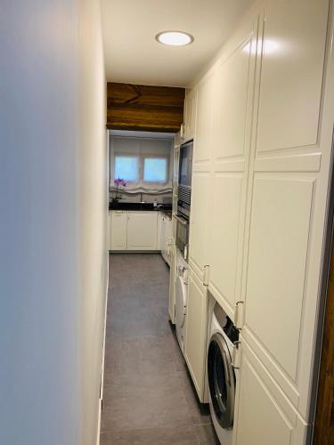 a laundry room with a washer and dryer at Apartamento con encanto Puerto de Navacerrada in Cercedilla