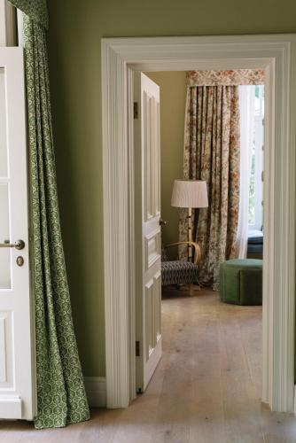 a door leading to a room with green walls at Vazisubani Estate in Vazisubani
