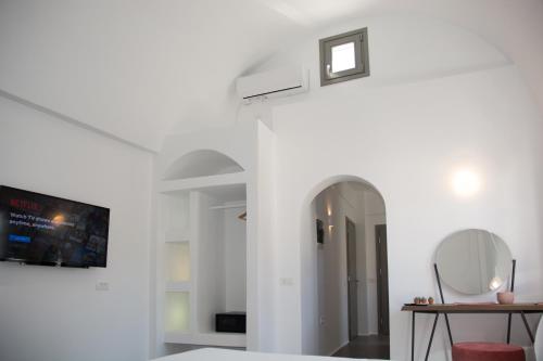 Gallery image of Amphitrite Suites Santorini in Vóthon