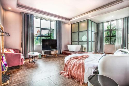 Gallery image of Beihai Silver Beach Yintai Time Seaview Villa Hotel in Beihai