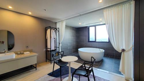 Hotel Ohevday tesisinde bir banyo
