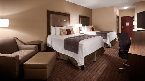 En eller flere senge i et værelse på Best Western Plus Stevens County Inn