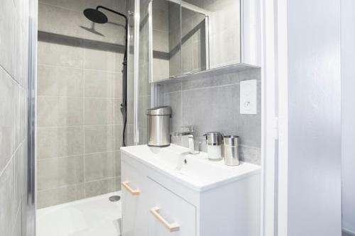 Ένα μπάνιο στο SANDY - 2 bedrooms apartment