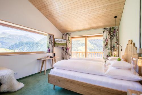 Postel nebo postele na pokoji v ubytování Hotel Stäfeli