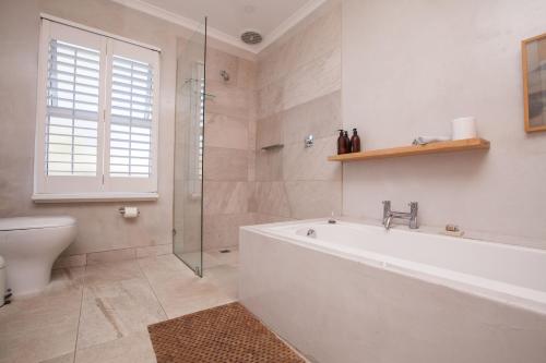 Un baño de Tides' Song