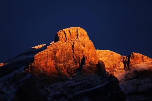 a large mountain with a light on it at night at Residence Sas Vanna in La Villa