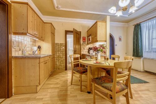 a kitchen with a table and chairs in a room at Top Appartements Taufner in Waidhofen an der Thaya