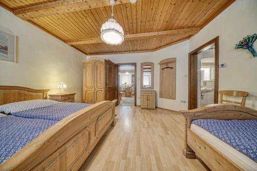 a bedroom with two beds and a wooden ceiling at Top Appartements Taufner in Waidhofen an der Thaya