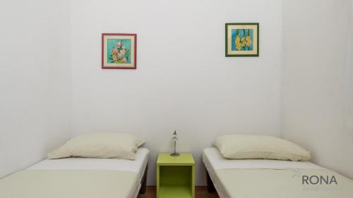 Postel nebo postele na pokoji v ubytování Rona Apartment Zdravko