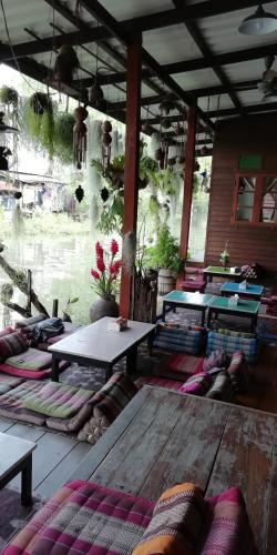 Un lugar para sentarse en Baan Ing Suan