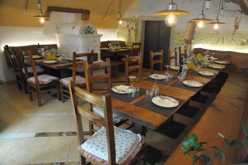 Restaurant ou autre lieu de restauration dans l'établissement Agriturismo Sol De Montalto