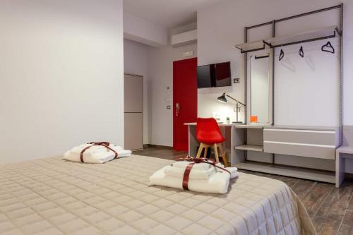 A bed or beds in a room at Five Rooms Brolo