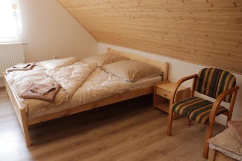 Cama ou camas em um quarto em Apartmány u Beka