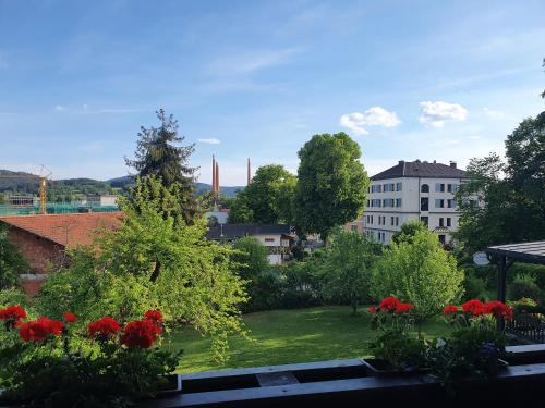 Jardín al aire libre en Hotel zur Waldbahn