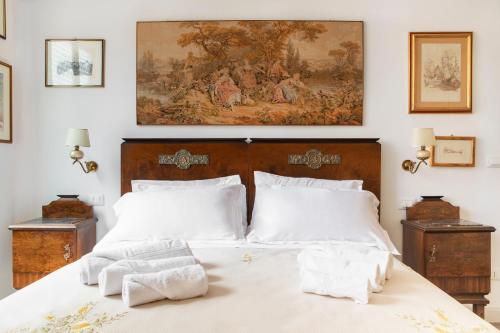 a bedroom with a large bed with towels on it at UR-NEST De' Fusari in Bologna