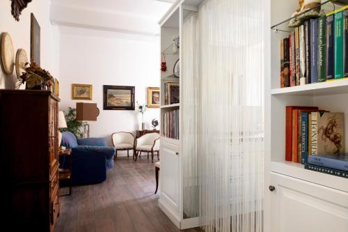 a hallway with a book shelf filled with books at UR-NEST De' Fusari in Bologna