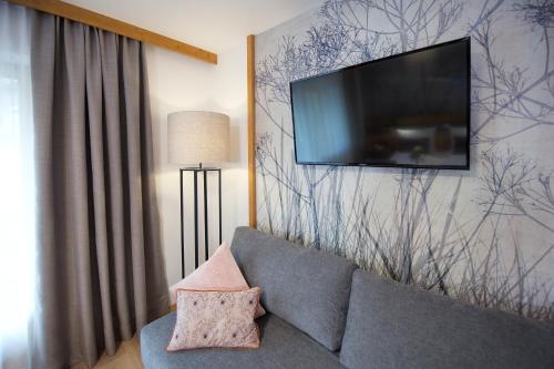 Hotel Vierjahreszeitenにあるテレビまたはエンターテインメントセンター