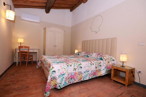 En eller flere senger på et rom på Agriturismo Villa Adimari