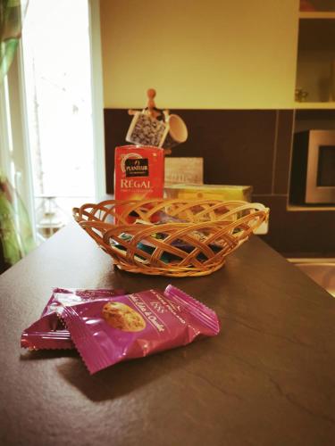 Makanan di atau berdekatan apartmen