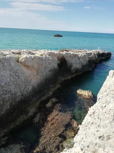 a rocky shore with the ocean in the background at Hotel Sfinalicchio in Vieste